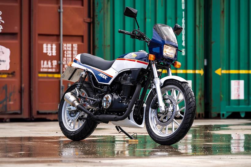 Rothmans Racing Colors는 Honda GB350에 영감을주었습니다 Rothmans Racing Colors는 Honda GB350에 영감을주었습니다