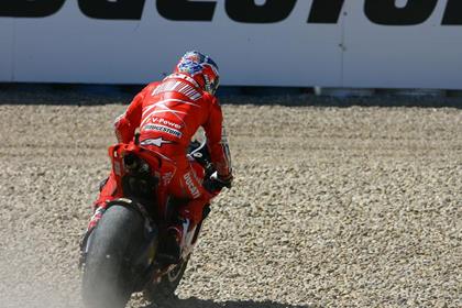 Casey Stoner getting his second sample of Jerez gravel