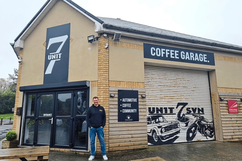 Dan outside Un1t 7