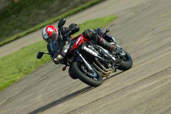 Yamaha FZS1000 Fazer motorcycle review - Riding