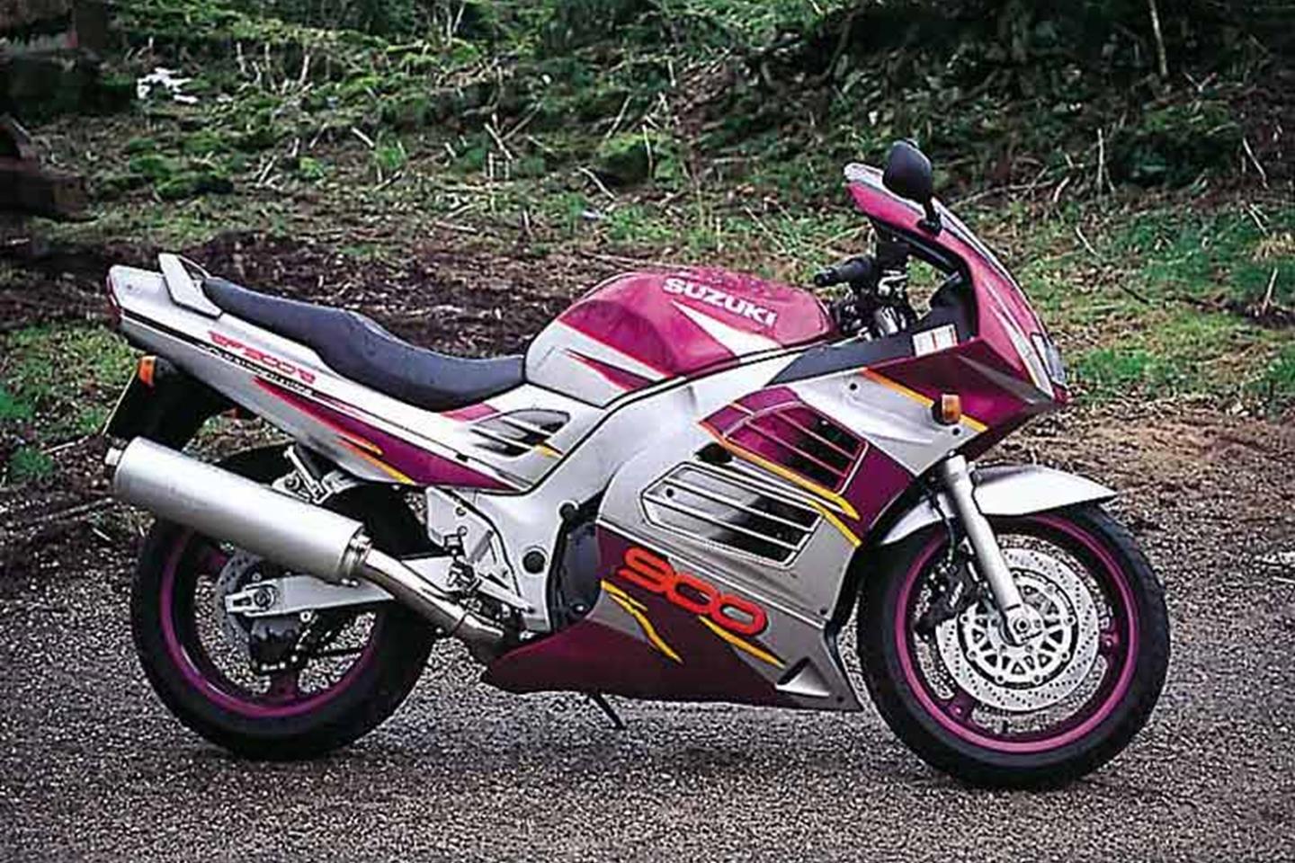 SUZUKI RF900 (1995-1999) Review | Speed, Specs & Prices