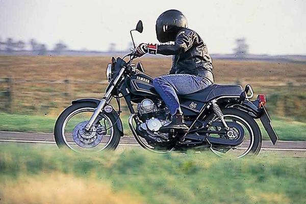 Yamaha SR125 motorcycle review - Riding