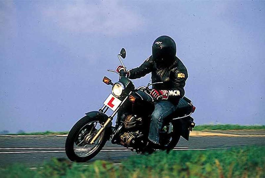 Cornering on the Yamaha SR 125