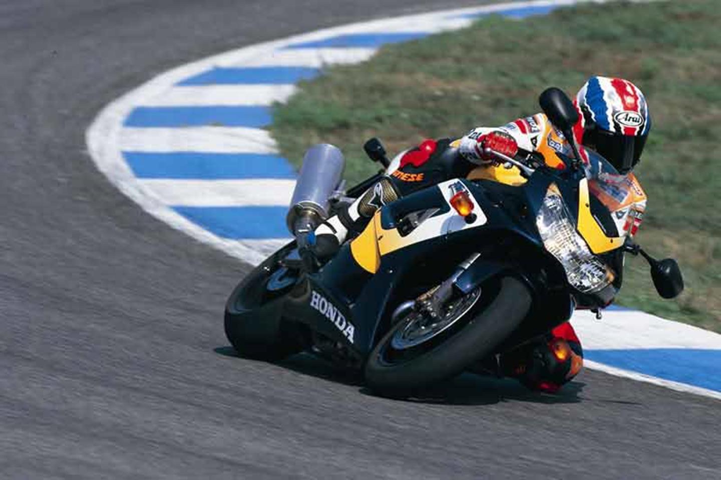 HONDA CBR900RR FIREBLADE (2000-2001) Motorcycle Review | MCN