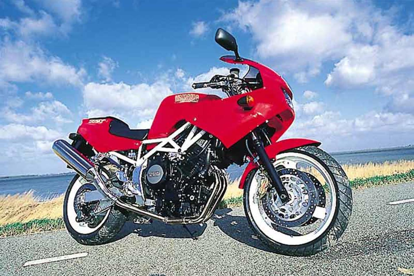 YAMAHA TRX850 (1996-2000) Review | Speed, Specs & Prices