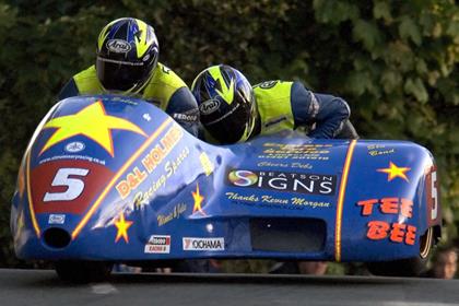 F2 2007 champions Simon Neary and Stu Bond in action last year