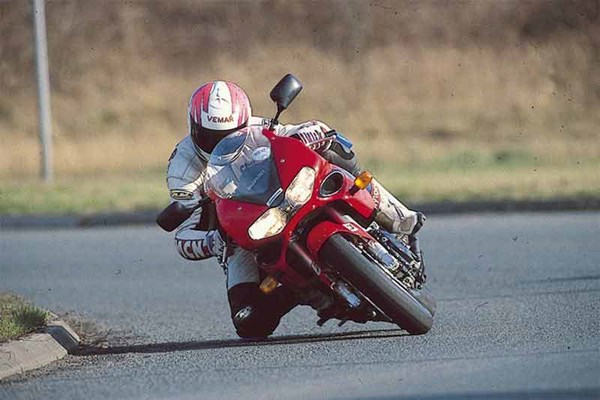 SUZUKI TL1000S (1997-2001) Review | Speed, Specs & Prices