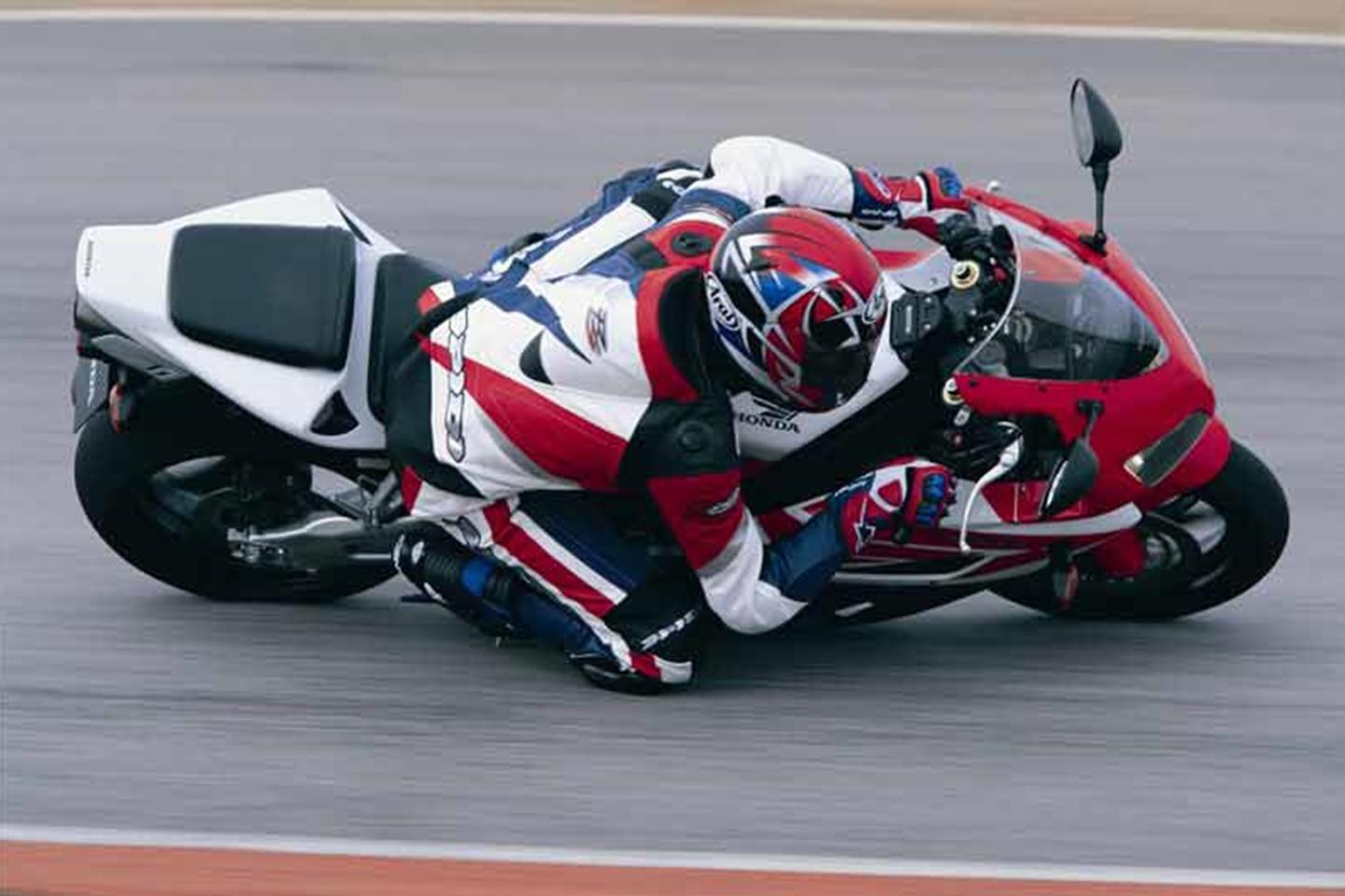 HONDA CBR1000RR FIREBLADE (2004 - 2005) Review
