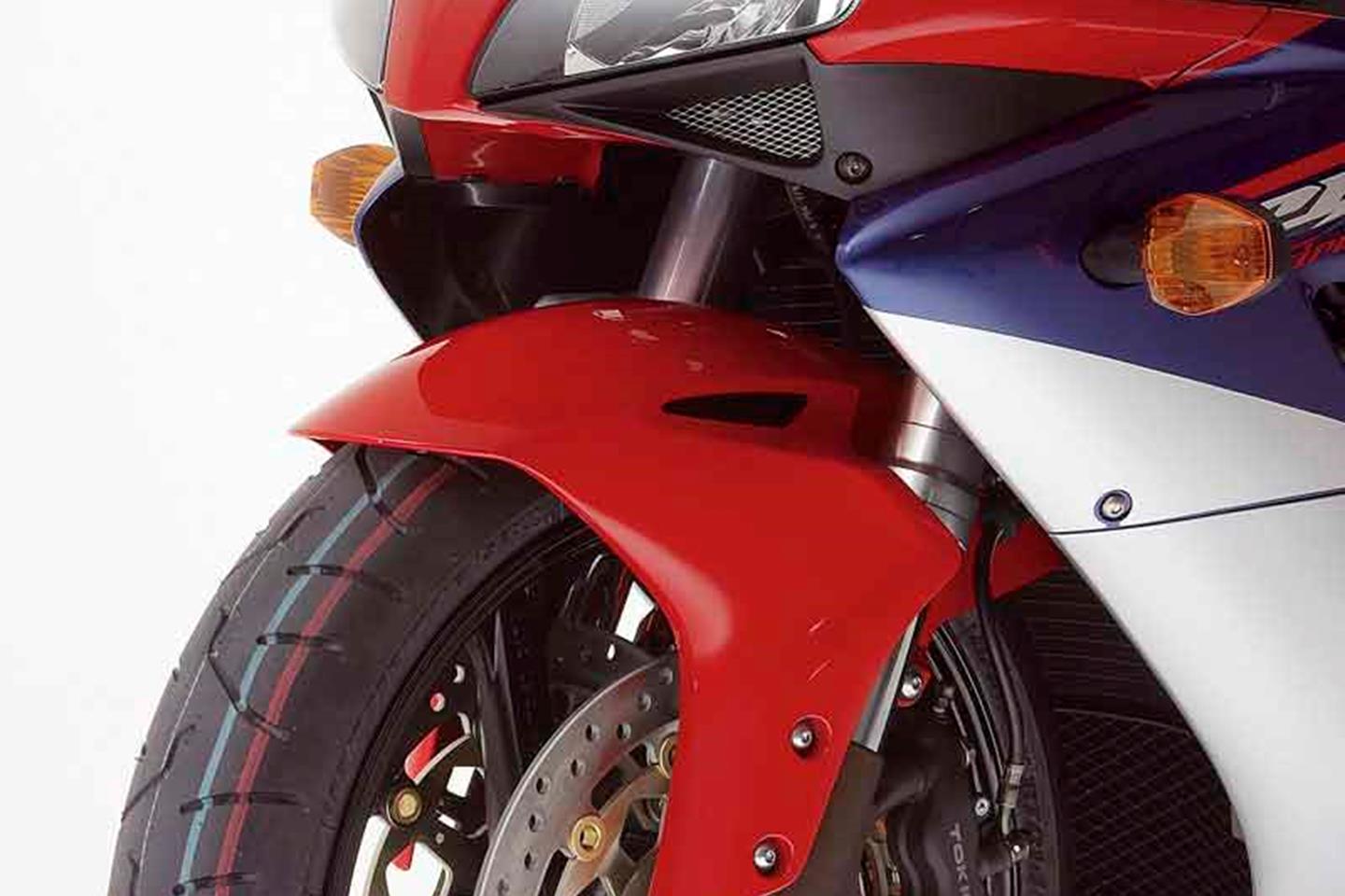 Cbr 1000 online rr fireblade 2005