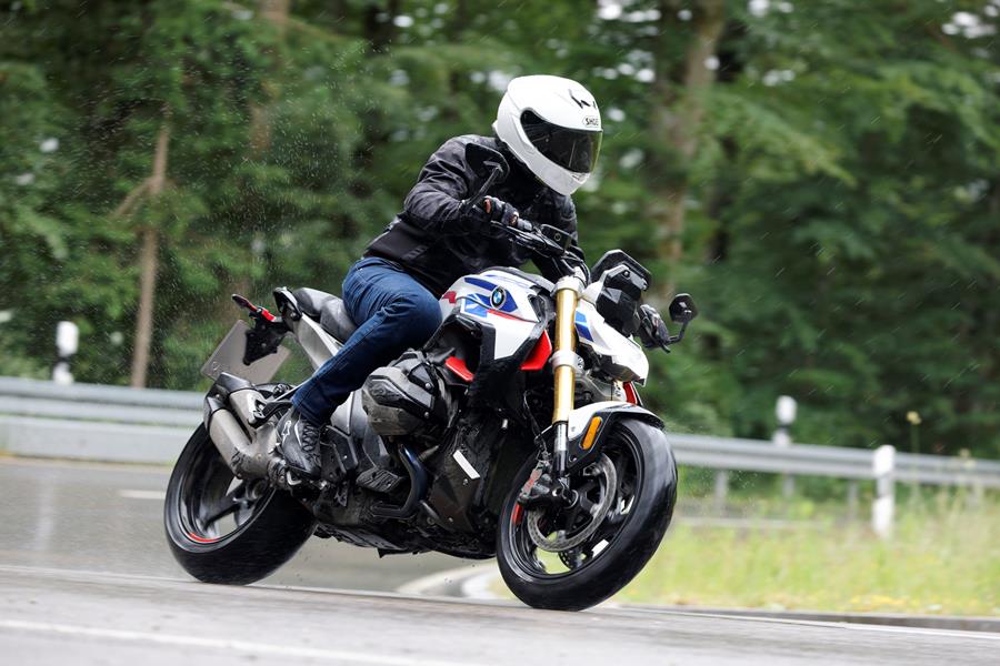 2025-on BMW R1300R cornering on a wet road