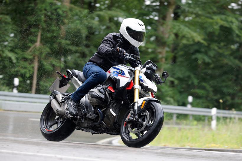 BMW R1300R المنعطفات BMW R1300R المنعطفات