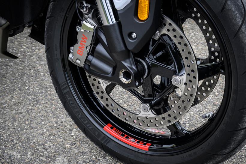 BMW R1300R العجلة الأمامية وشوكة أقل BMW R1300R العجلة الأمامية وشوكة أقل