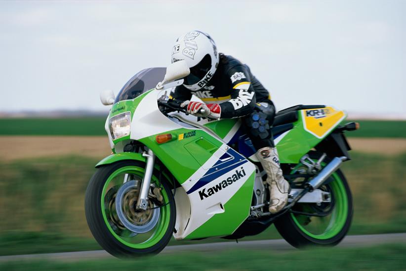 이중 선수 kawasaki kr1에 자리 잡고 있습니다