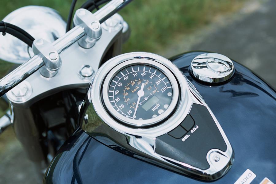 Suzuki Intruder M800 clocks