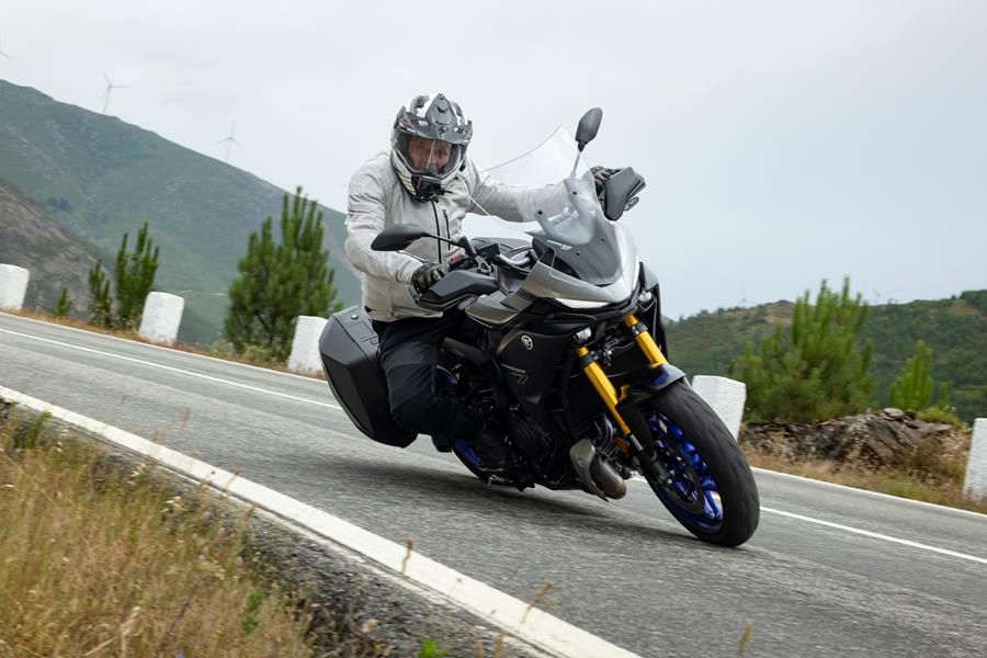 2025-on Yamaha Tracer 7 GT leaning into a corner