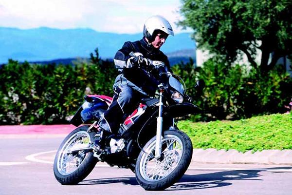 Rieju SMX 125 motorcycle review - Riding