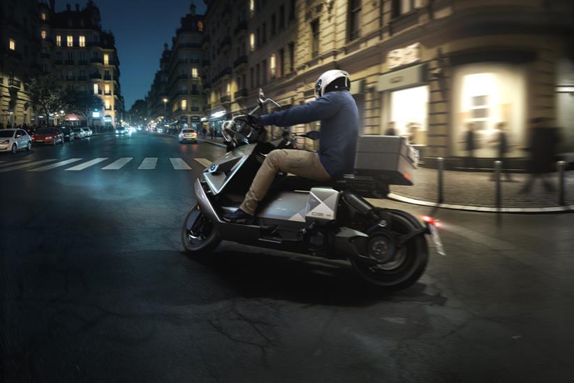 BMW CE 04 cornering right
