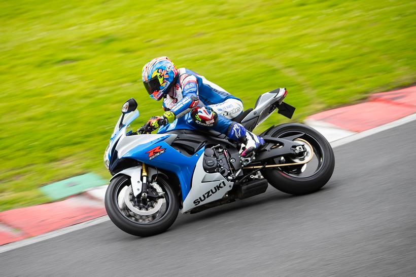 Suzuki GSX-R750 cornering at Cadwell Park