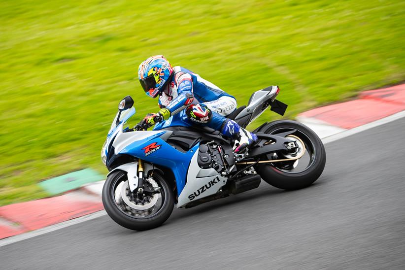 Suzuki GSX-R750 cornering at Cadwell Park