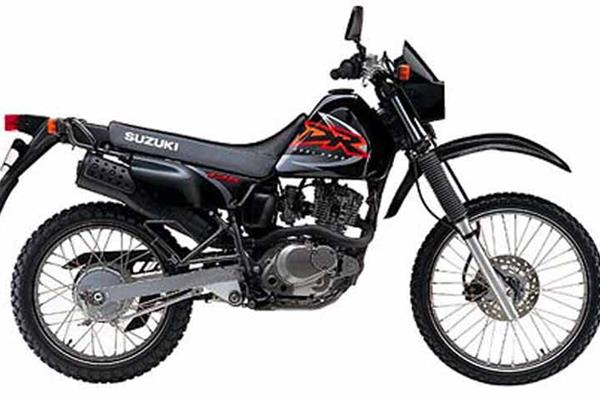 Suzuki DR125SE motorcycle review - Side view