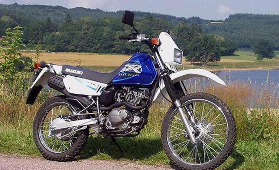 Suzuki DR125SE motorcycle review - Side view