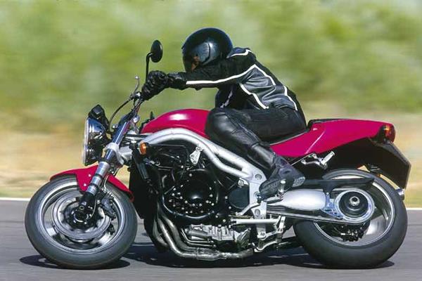 Triumph Speed Triple motorcycle review - Riding