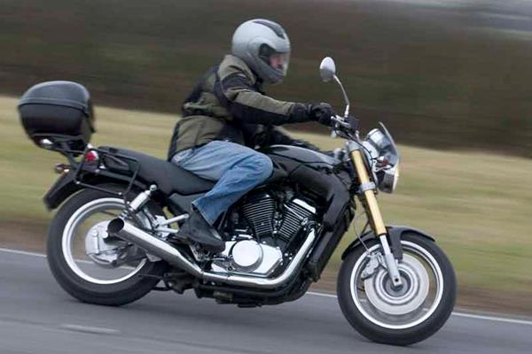 Sachs Roadster 800 motorcycle review - Riding