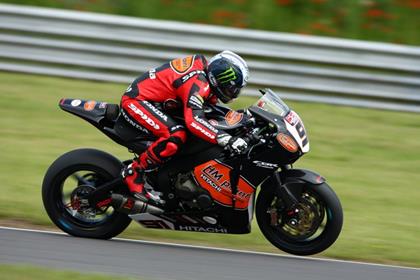 Leon Haslam will be on his 2008 HM Plant Honda Fireblade at Castle Combe