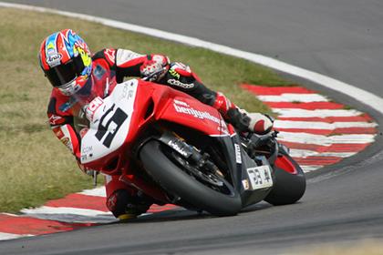 Rain hampered the Bemsee Powerbike race meeting at Snetterton (Pics: www.swaffs.co.uk)