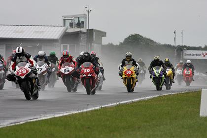 Rain hampered the Bemsee Powerbike race meeting at Snetterton (Pics: www.swaffs.co.uk)