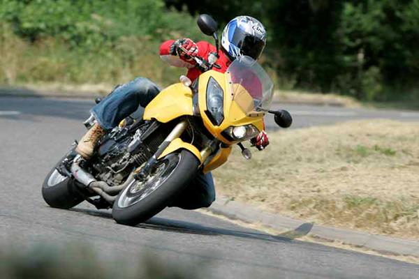 Triumph Tiger 1050 motorcycle review - Riding