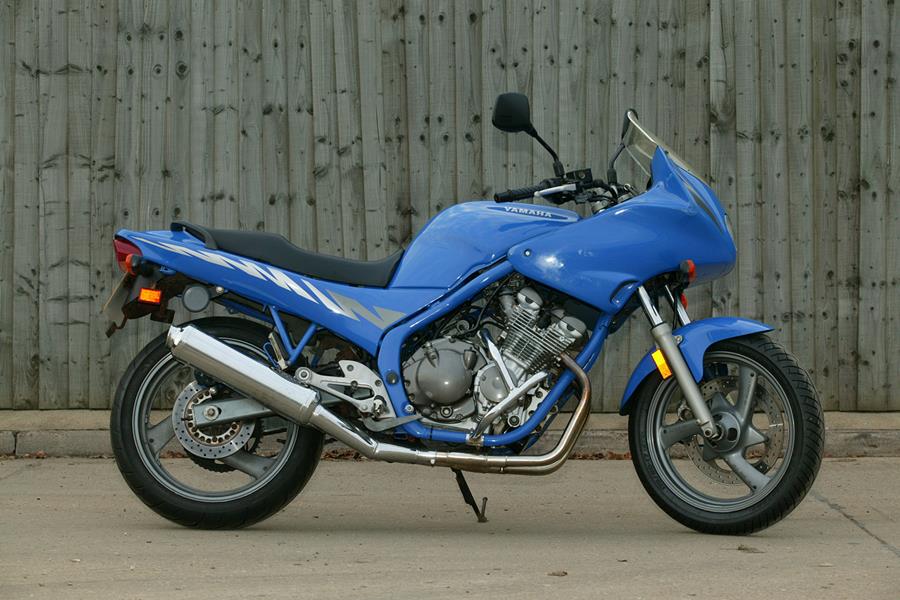 Yamaha XJ600 Diversion in blue