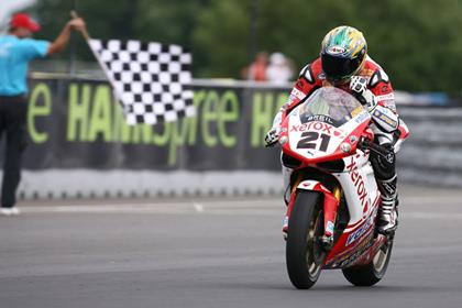 Troy Bayliss claims pole position for the Brands Hatch WSB race