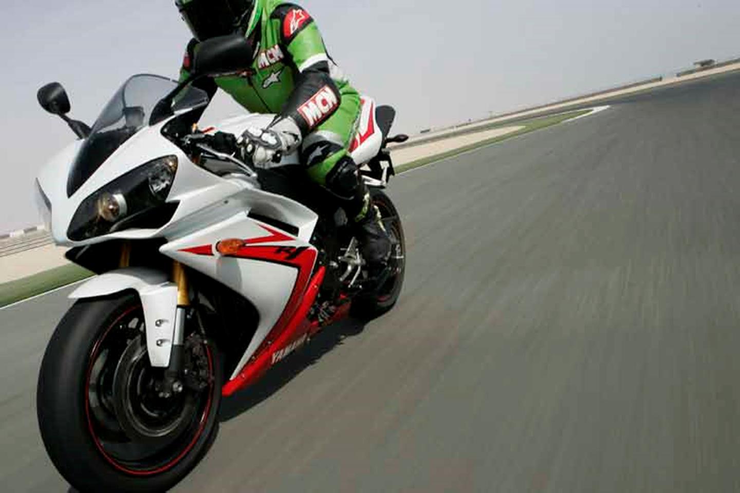 YAMAHA R1 (2007-2008) Review | Speed, Specs & Prices | MCN