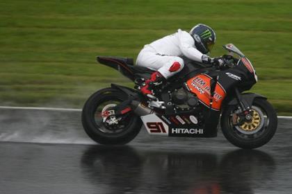 Haslam has taken his first pole this season in British Superbikes at Knockhill