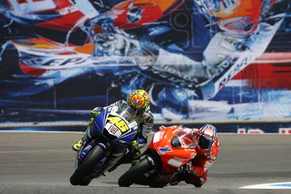 Casey Stoner has apologised to Valentino Rossi for his outburst after Laguna Seca