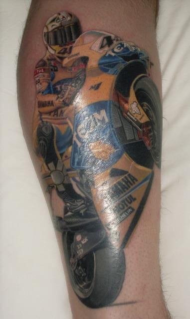 Valentino Rossi  black and gray tattoo lubomirpalba  Tatoeage ideeën  Tatoeages Tatoeage