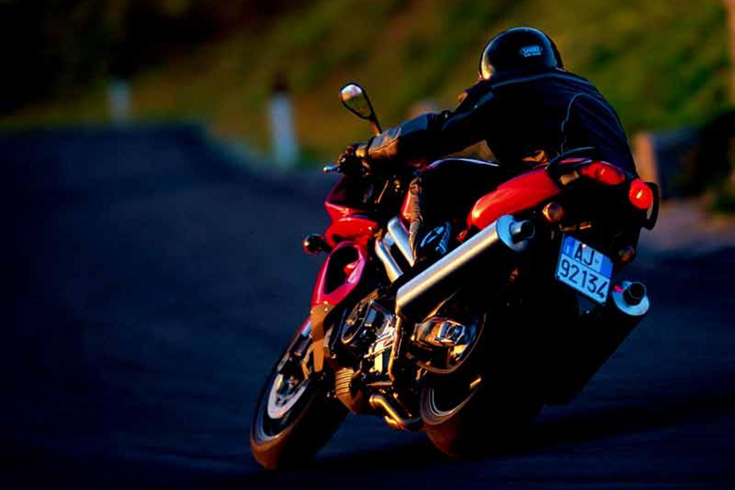 APRILIA SL1000 FALCO (1999-2005) Review, Specs & Prices | MCN