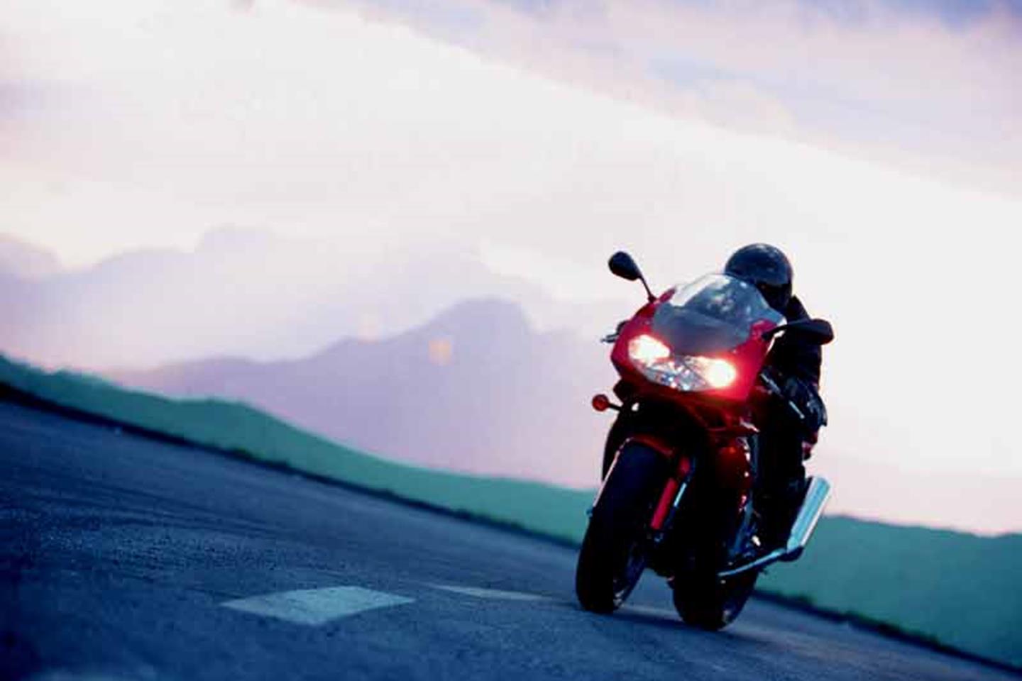 APRILIA SL1000 FALCO (1999-2005) Review, Specs & Prices | MCN