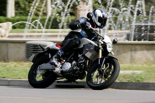 Derbi 659 Mulhacen motorcycle review - Riding