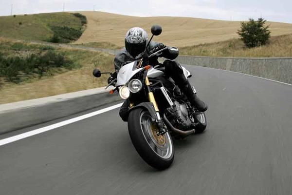 Moto Morini Corsaro 1200 motorcycle review - Riding