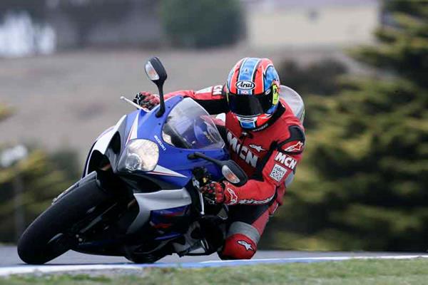 Suzuki GSX-R1000 motorcycle review - Riding