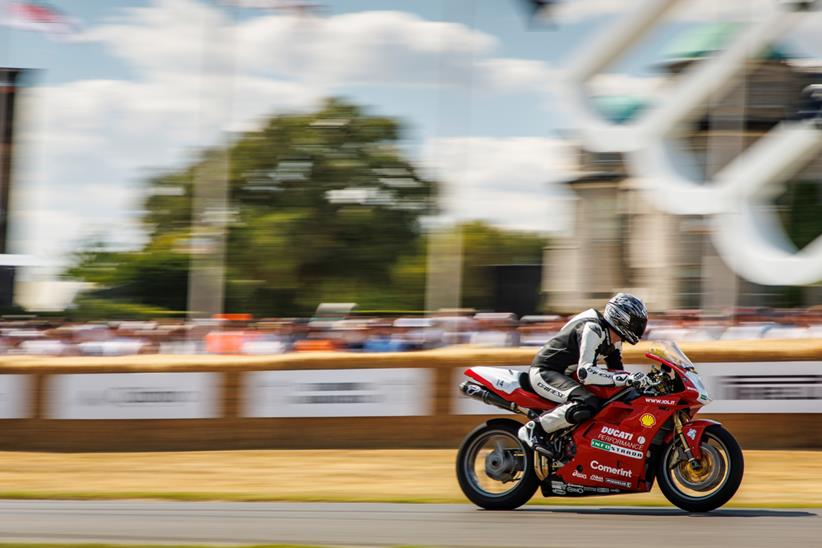 Carl Fogarty는 Speed Festival에서 WSBK 축하 행사를 이끌고 있습니다.