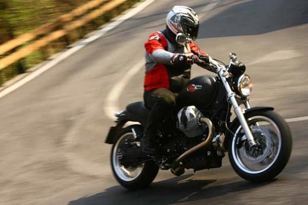 Moto Guzzi Bellagio motorcycle review - Riding