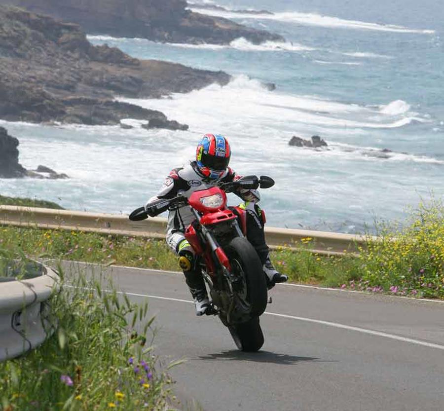 Ducati Hypermotard 1100 wheelie