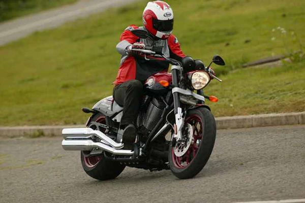 Victory Hammer S motorcycle review - Riding