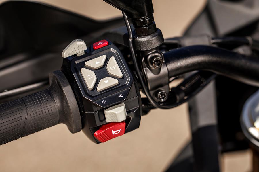 2024-on Voge DS900X detailed shot of left hand switchgear