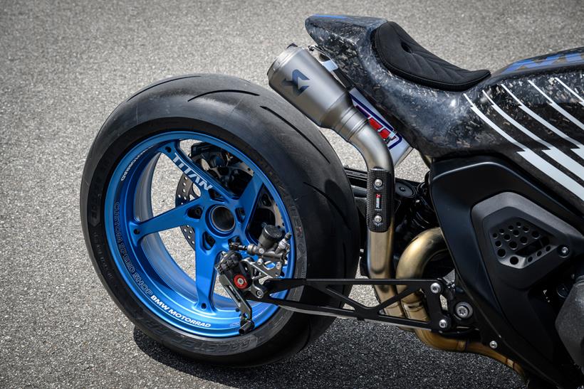 BMW R1300R Titan single-sided swingarm
