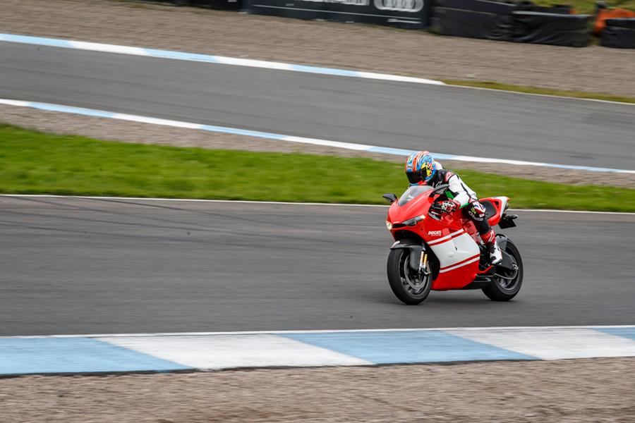 Riding the Ducati Desmosedici RR on a trackday