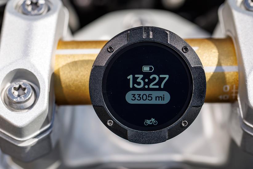Beeline Moto II mounted to motorcycle handlebar